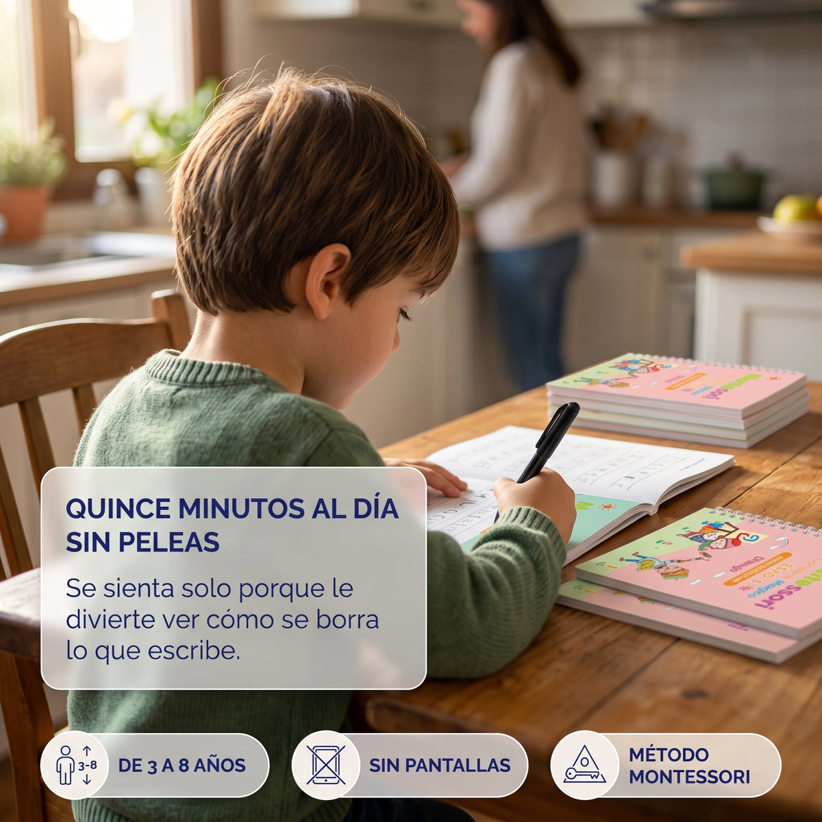 Niño usando los cuadernos mágicos de caligrafía TrazoMágico en una mesa